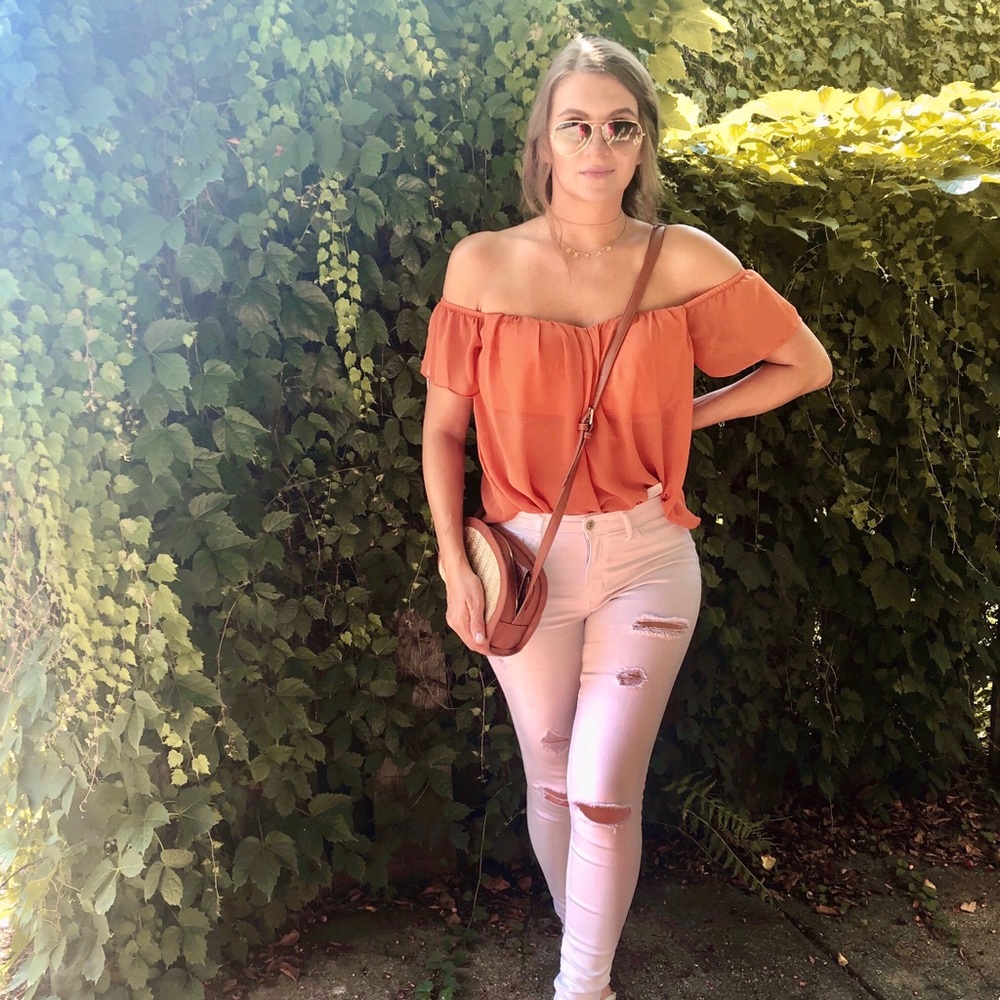 NWT Off-The-Shoulders Short Sleeve Top